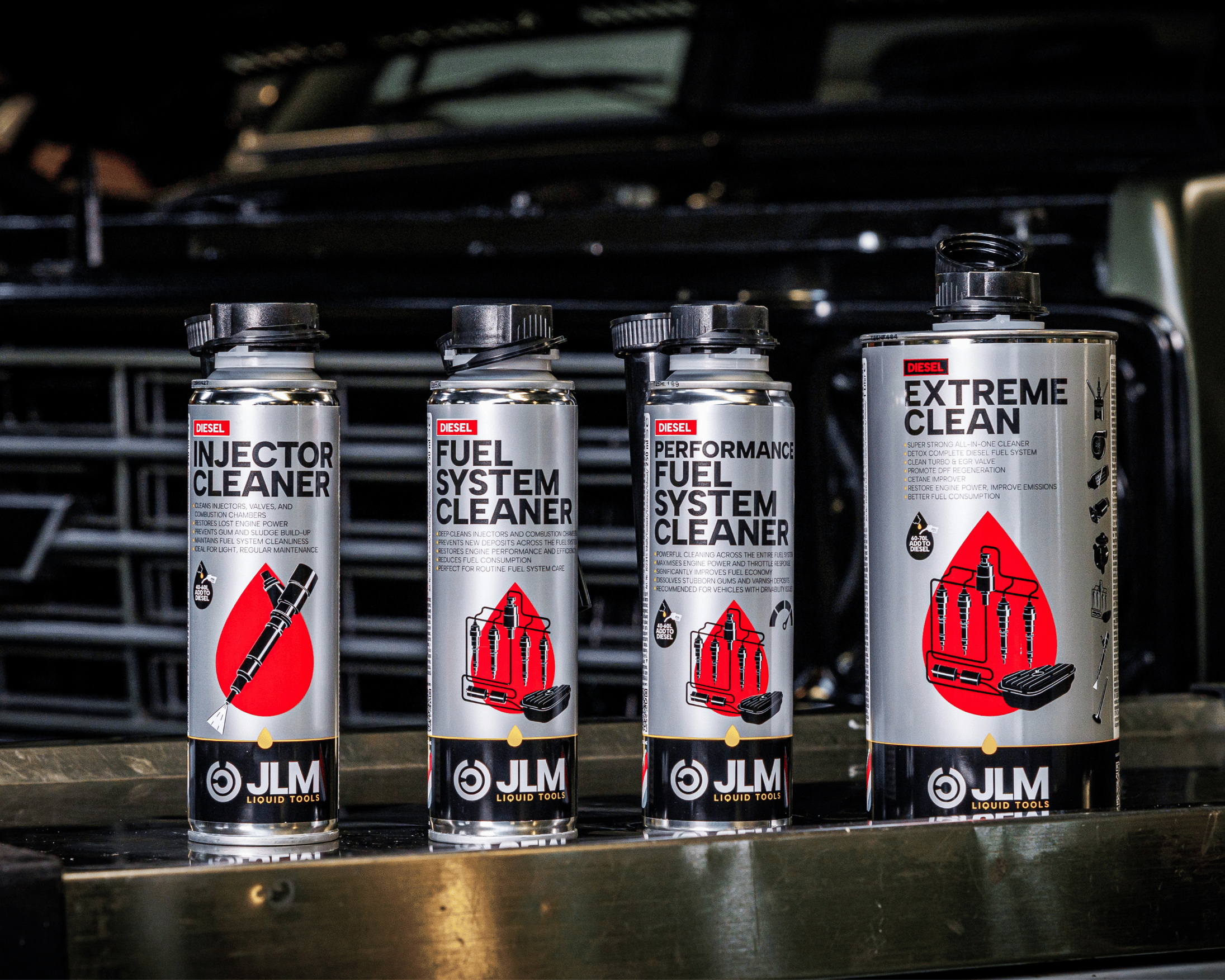 JLM Car Care nettoie l'extérieur de votre véhicule de manière professionnelle.Fruit de décennies d'expertise en additifs et éprouvé dans les conditions extrêmes du rallye FIA ERC, chaque produit est conçu comme un outil liquide. Efficace sur la saleté, sûr pour les surfaces et respectueux de l'environnement, JLM Car Care offre des résultats visibles – pour les voitures utilisées de manière intensive et nettoyées correctement.