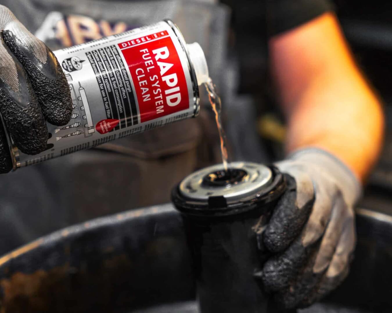 Chez JLM Lubricants, nous fabriquons des lubrifiants et des additifs de carburant innovants et de qualité supérieure aux Pays-Bas. Nos produits fiables par les professionnels reposent sur trois principes fondamentaux.